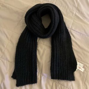 Gap shawl, black with sparkling yarn